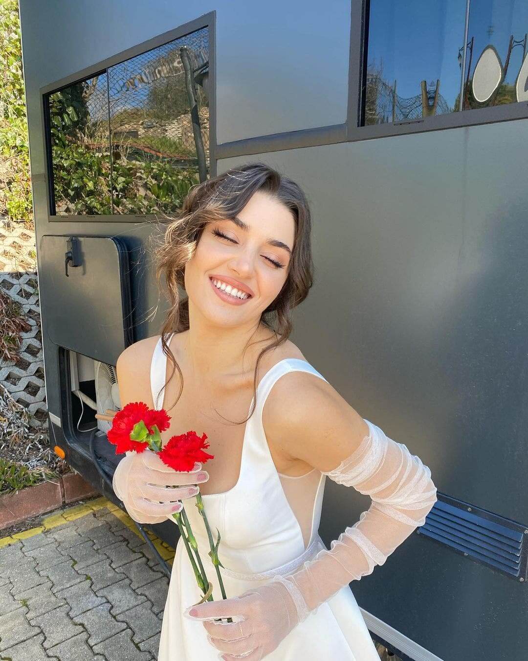 Hande Ercel Is Named The Most Beautiful Woman Of Turkish Actors