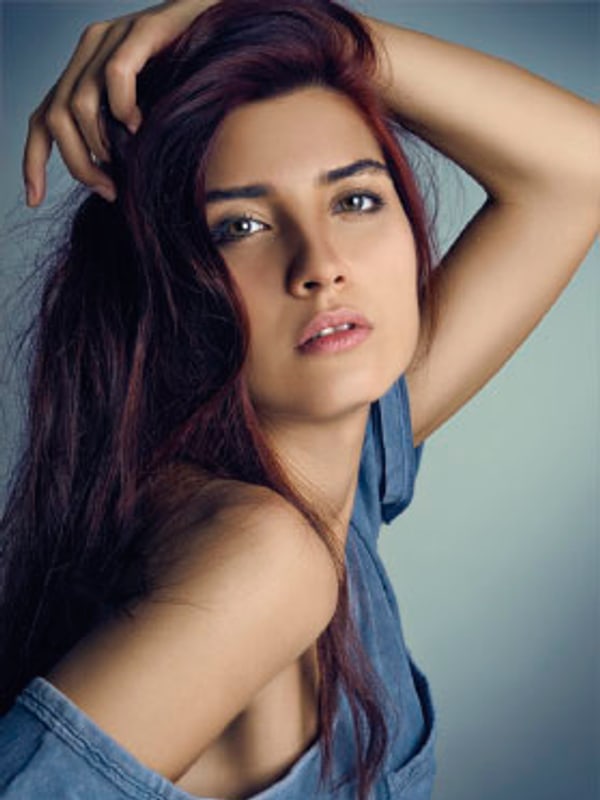 Tuba Büyüküstün, Turkish actress
