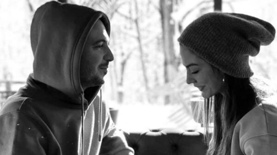 Interesting Offer to Demet Ozdemir from Her Lover