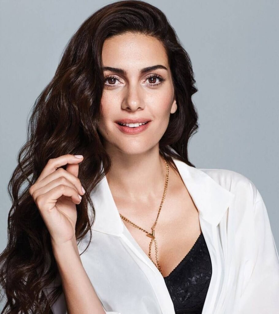 Berguzar Korel